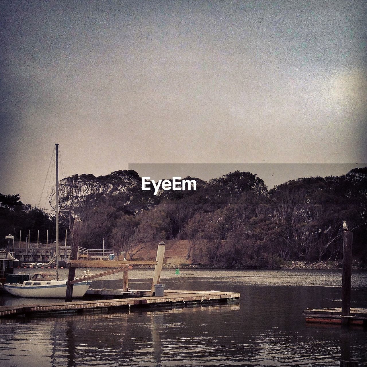 SCENIC VIEW OF RIVER AGAINST SKY