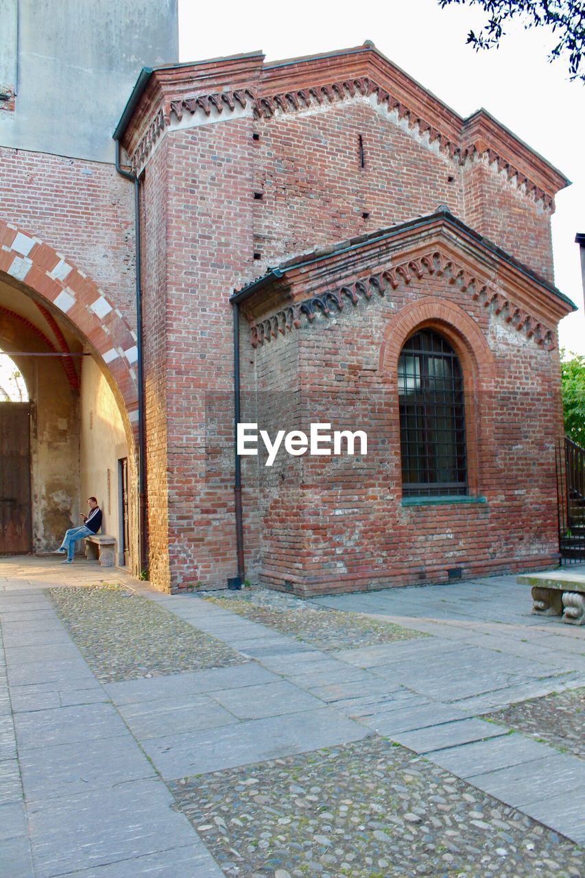 MAN IN FRONT OF BUILDINGS