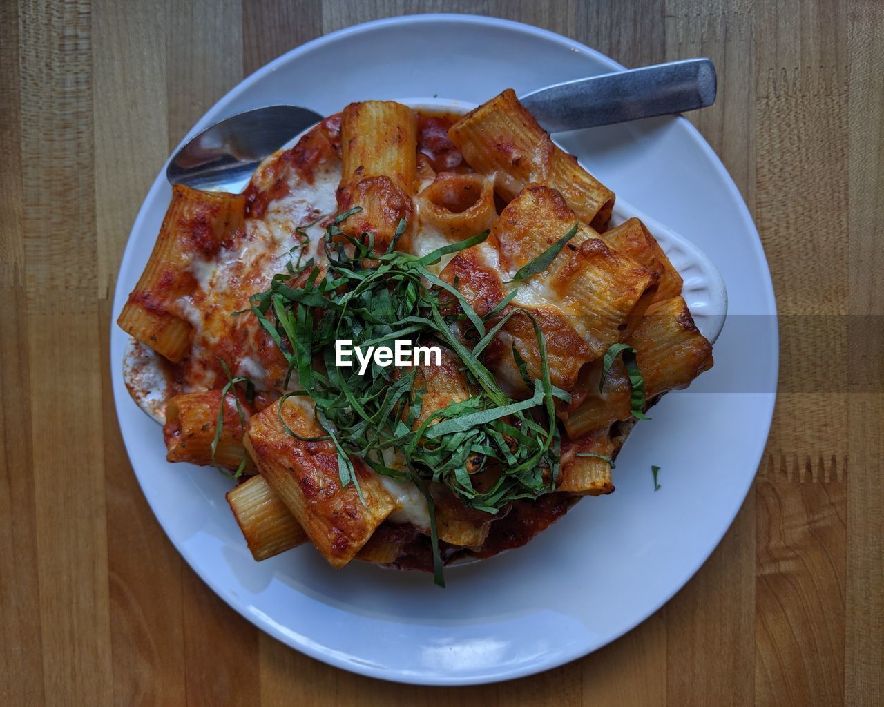 HIGH ANGLE VIEW OF FOOD IN PLATE