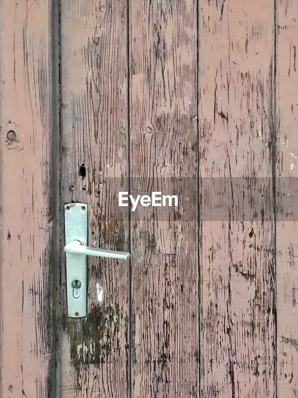 CLOSE-UP OF OPEN DOOR