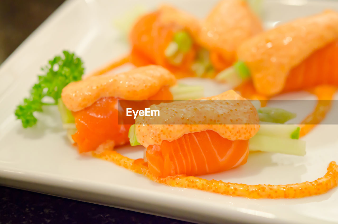 HIGH ANGLE VIEW OF FOOD SERVED IN PLATE