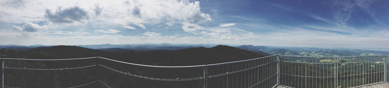 PANORAMIC VIEW OF MOUNTAIN RANGE AGAINST SKY