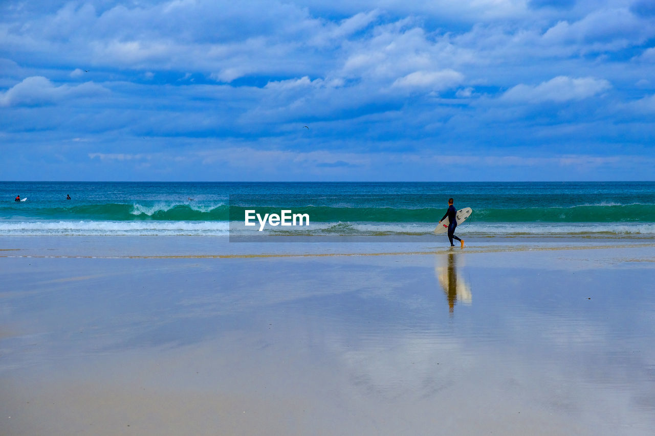 FULL LENGTH OF MAN ON BEACH