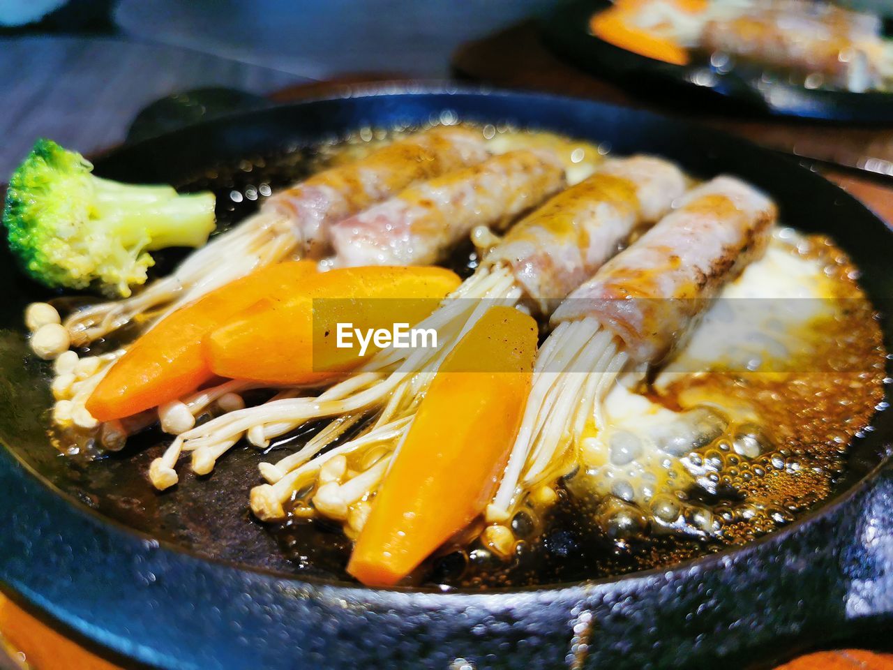 HIGH ANGLE VIEW OF FOOD IN CONTAINER