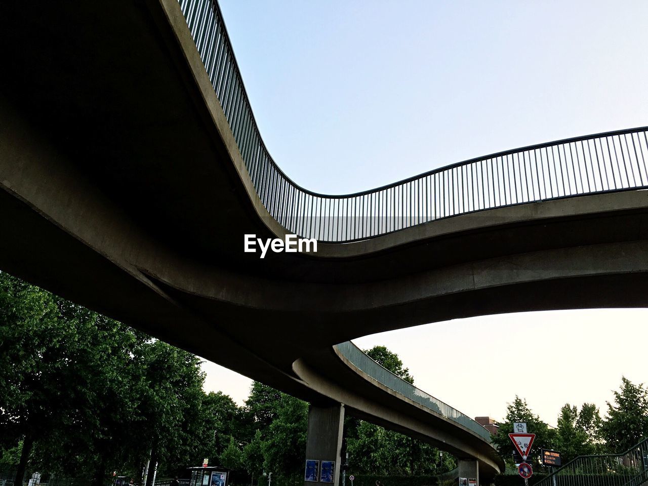 LOW ANGLE VIEW OF BRIDGE AGAINST SKY