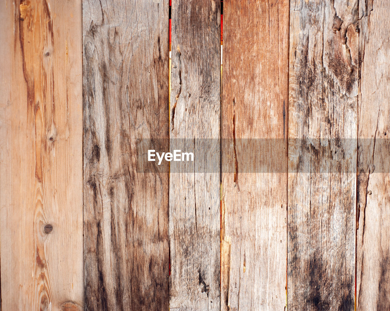 FULL FRAME SHOT OF WOODEN PLANKS