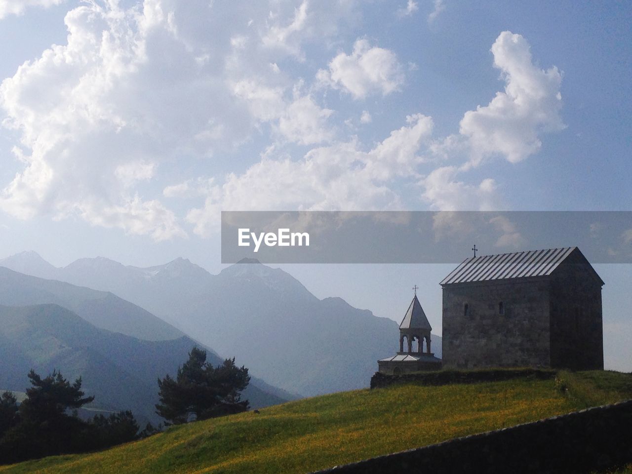 SCENIC VIEW OF BUILDING AGAINST SKY