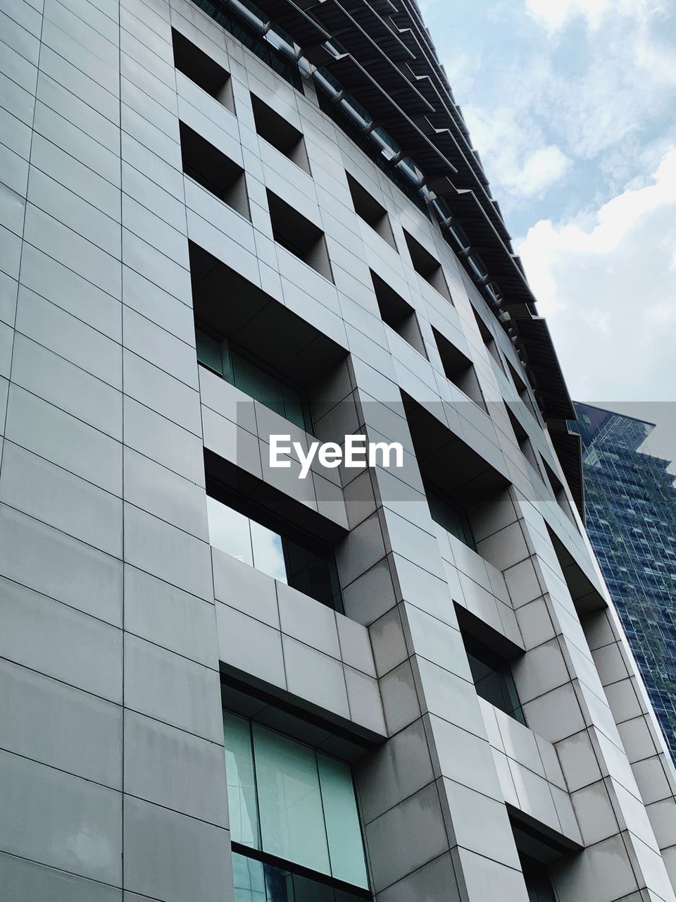 LOW ANGLE VIEW OF OFFICE BUILDING AGAINST SKY