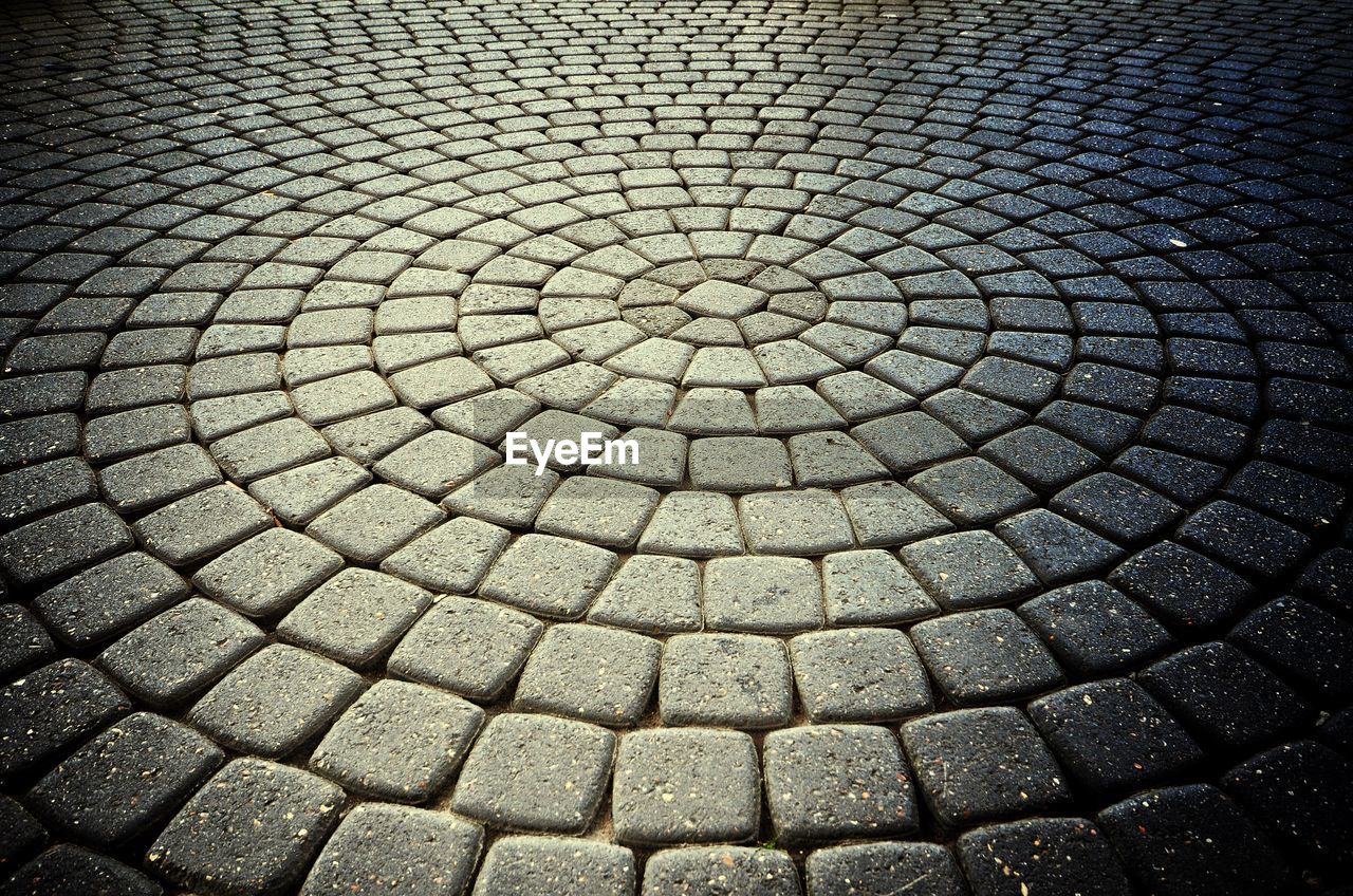 FULL FRAME SHOT OF STONE