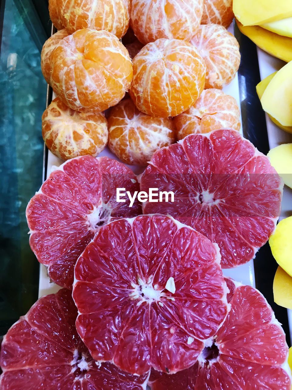 CLOSE-UP OF STRAWBERRIES ON TABLE