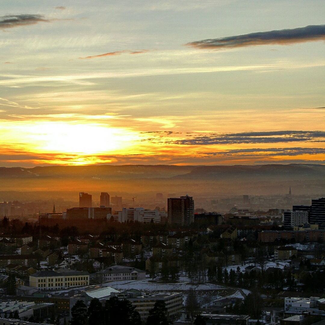 VIEW OF CITYSCAPE AT SUNSET