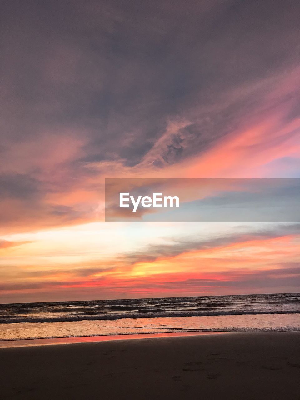 SCENIC VIEW OF SEA AGAINST ROMANTIC SKY