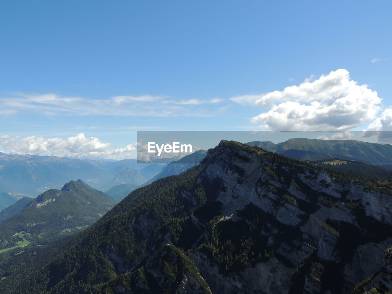 PANORAMIC VIEW OF MOUNTAIN RANGE AGAINST SKY