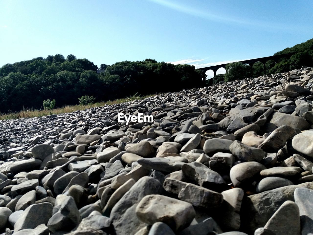 SURFACE LEVEL OF PEBBLES AGAINST SKY