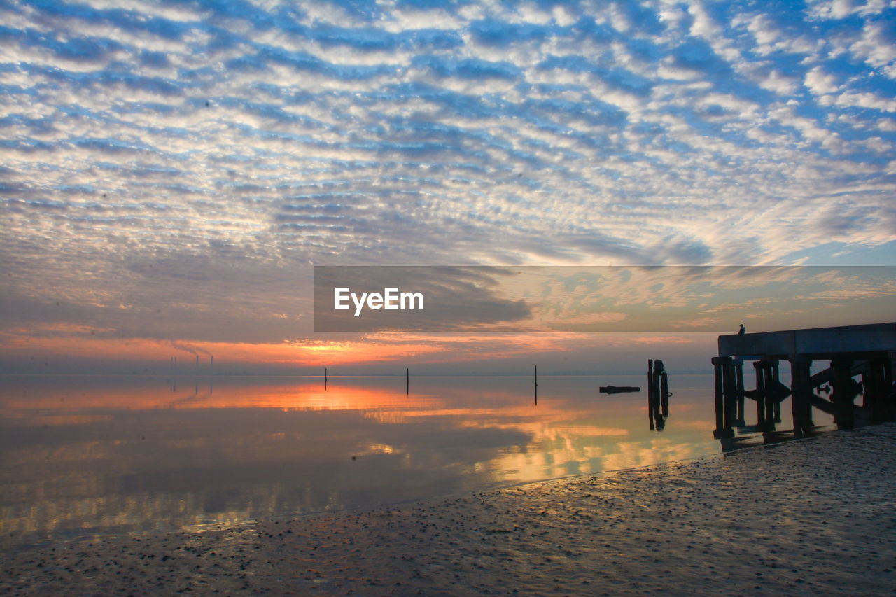 SCENIC VIEW OF SEA AGAINST ORANGE SKY