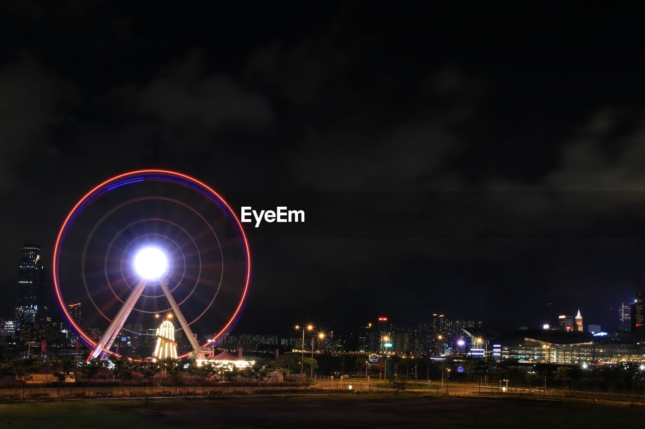 Illuminated ferris wheel at night