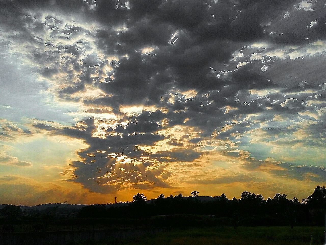 SCENIC VIEW OF LANDSCAPE AT SUNSET