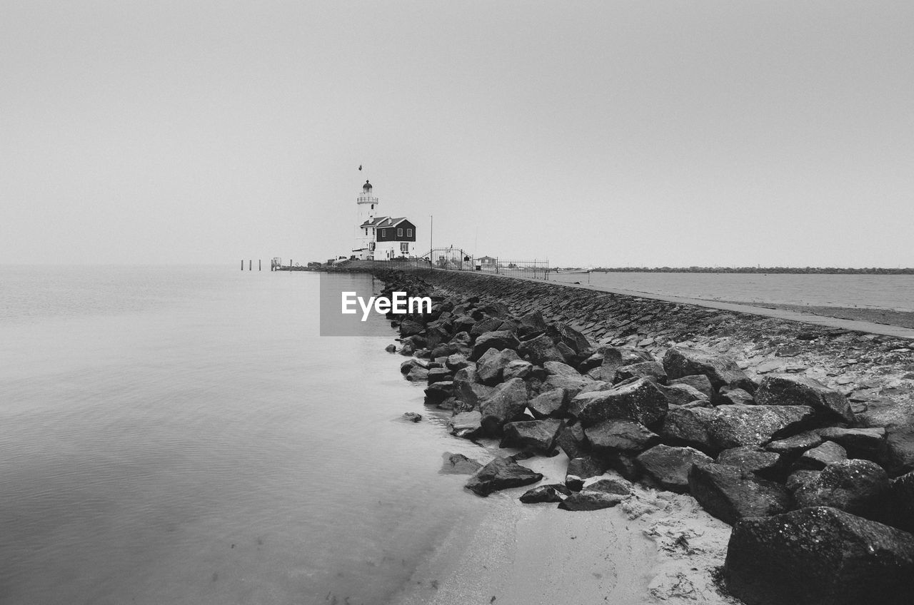 Lighthouse het paard van marken in black and white