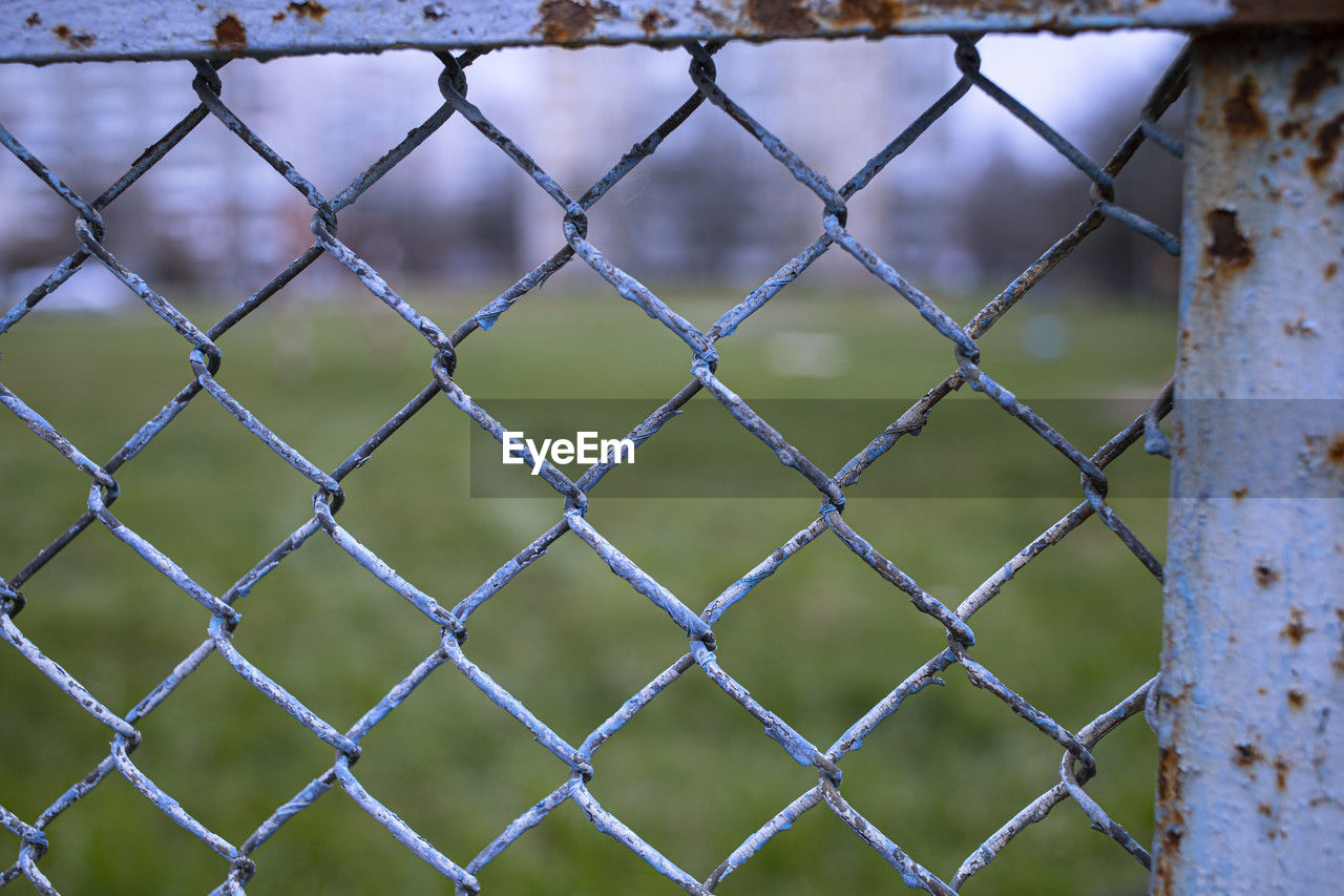 fence, chainlink fence, chain-link fencing, security, protection, metal, no people, net, home fencing, outdoor structure, wire fencing, wall, wire, pattern, green, sports, day, wire mesh, outdoors, close-up, full frame, nature, focus on foreground, backgrounds, mesh, architecture