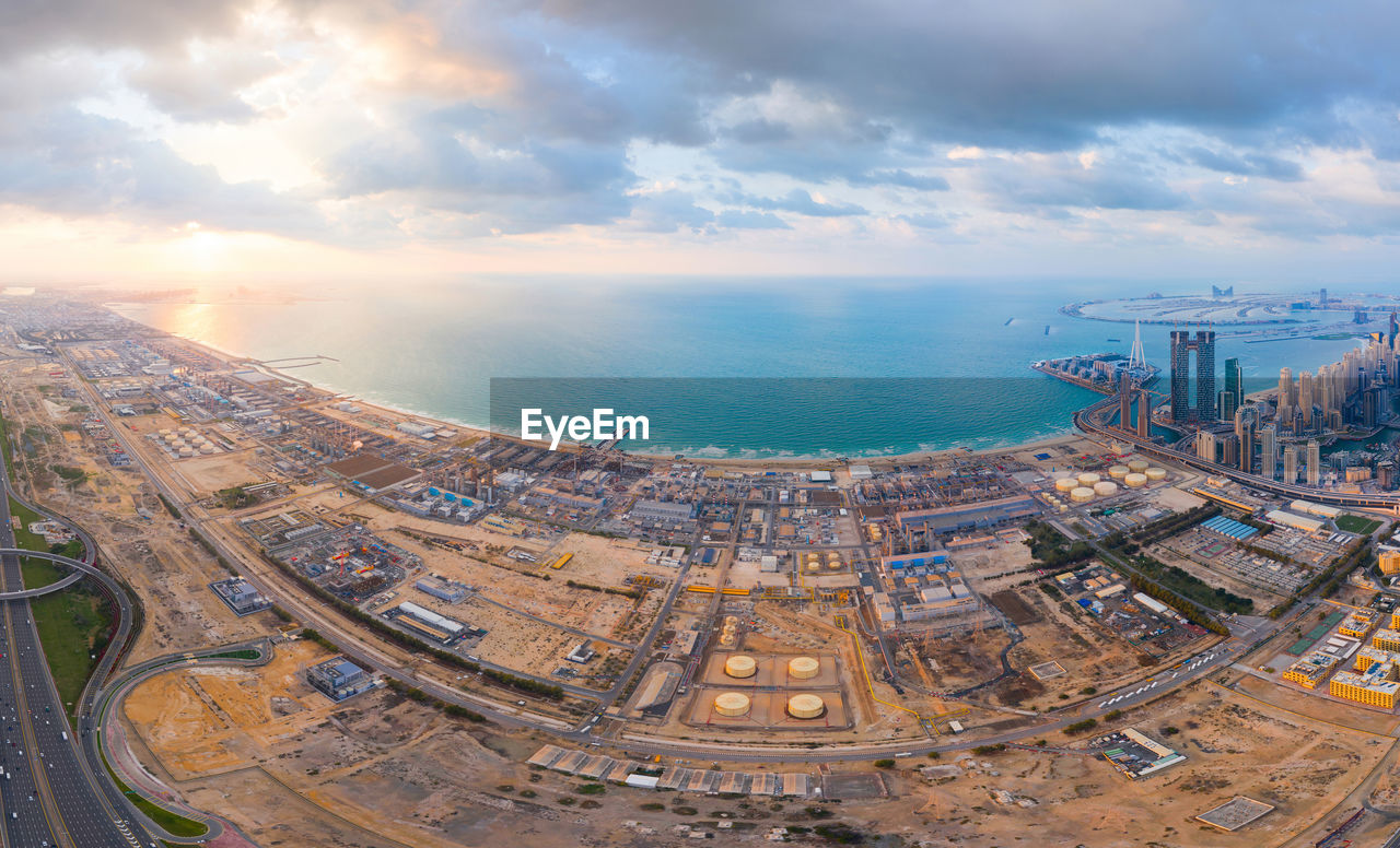 HIGH ANGLE VIEW OF CITY AT WATERFRONT