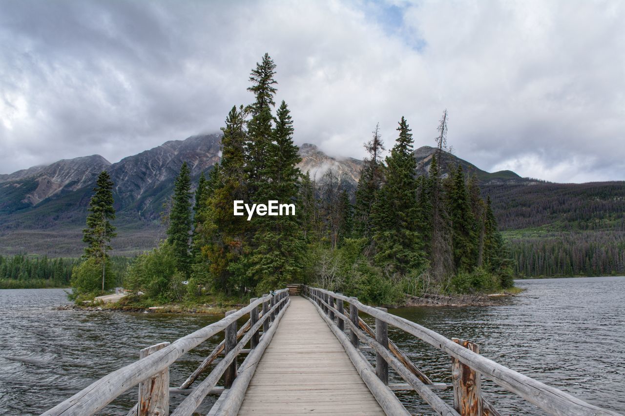 Pyramid lake, jasper national park, ab, canada