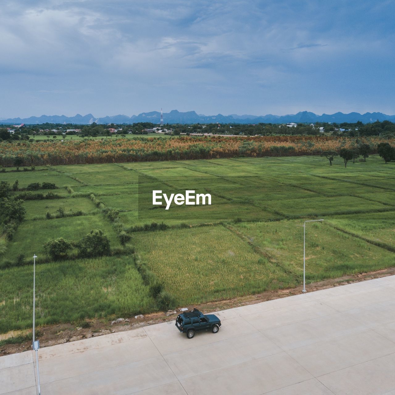 SCENIC VIEW OF AGRICULTURAL LANDSCAPE