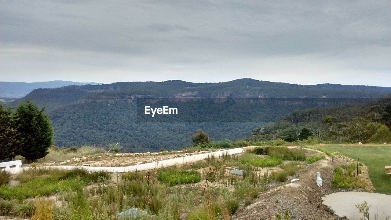 SCENIC VIEW OF LANDSCAPE AGAINST MOUNTAINS