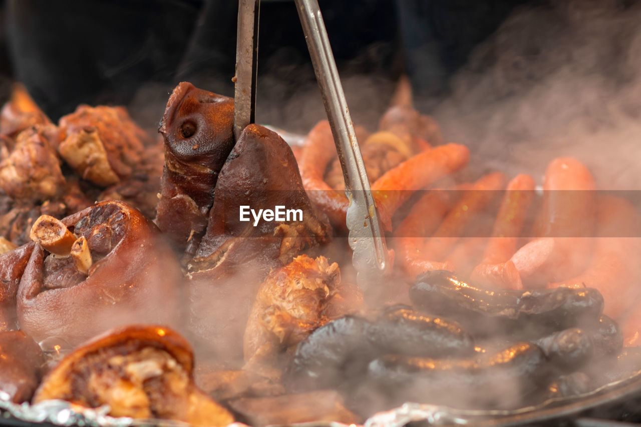 CLOSE-UP OF MEAT IN MARKET