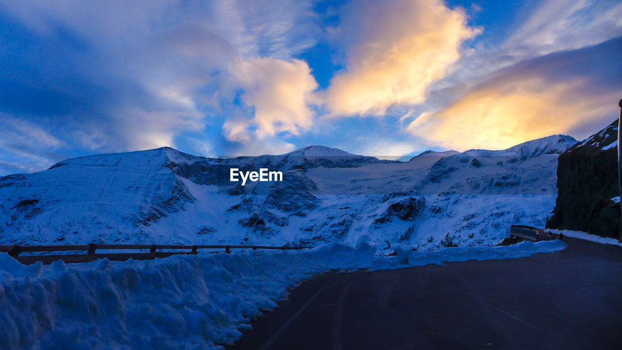 PANORAMIC VIEW OF SNOWCAPPED MOUNTAINS AGAINST SKY DURING WINTER