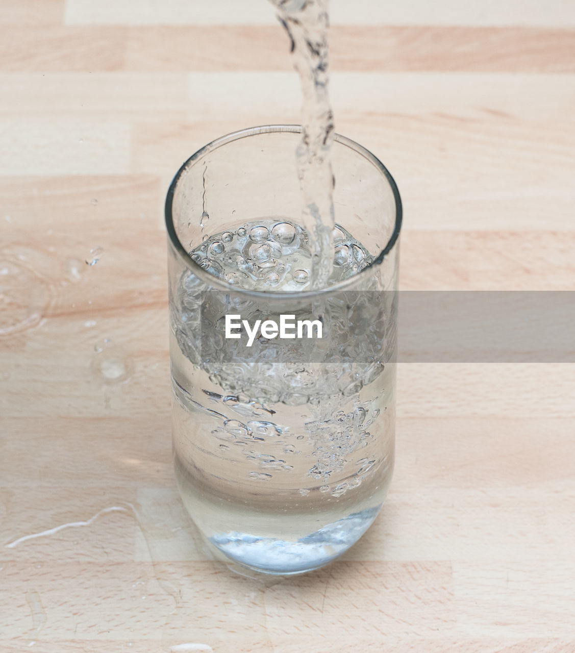 CLOSE-UP OF WATER IN GLASS