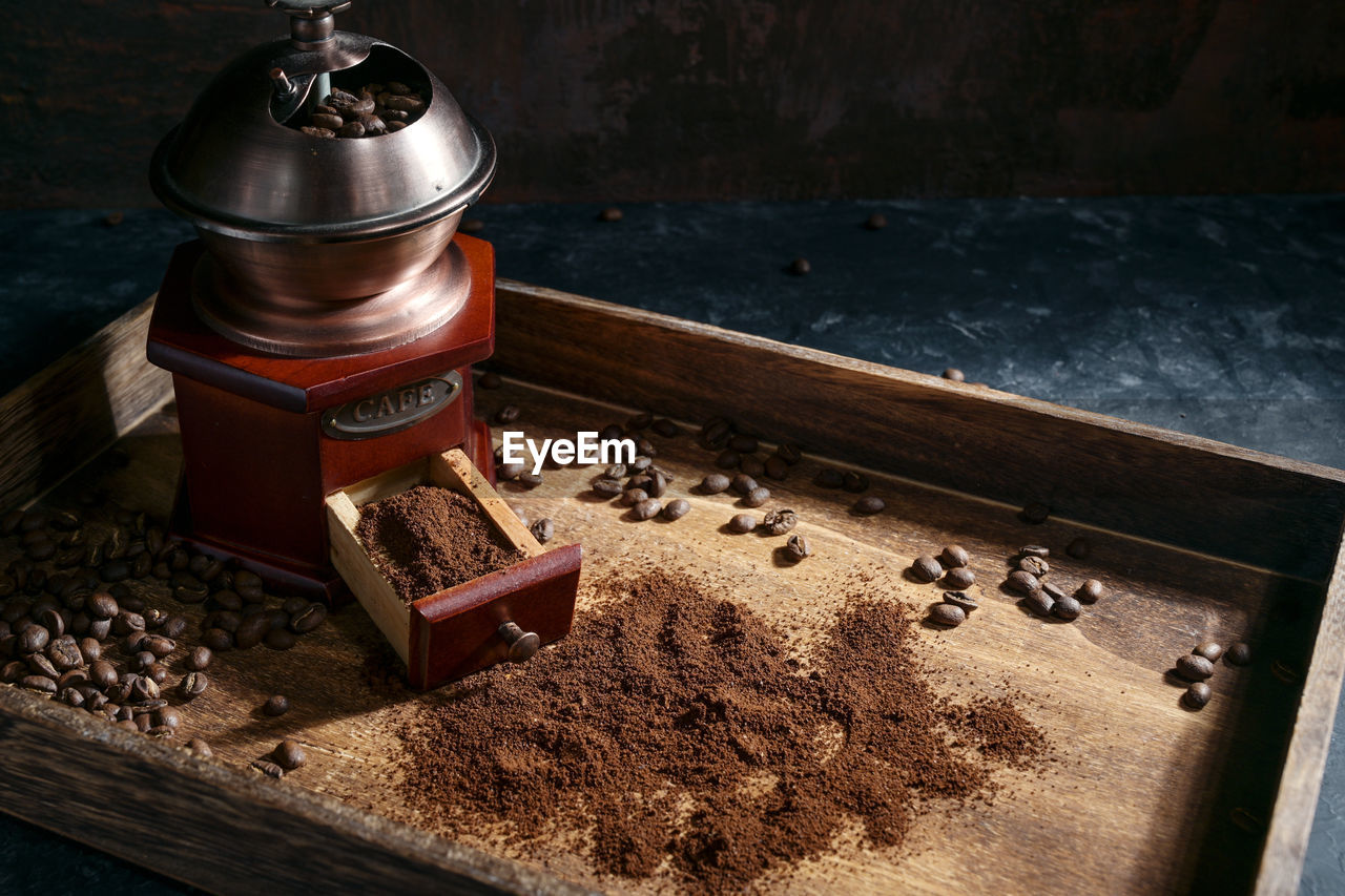 HIGH ANGLE VIEW OF COFFEE BEANS IN CONTAINER ON TABLE