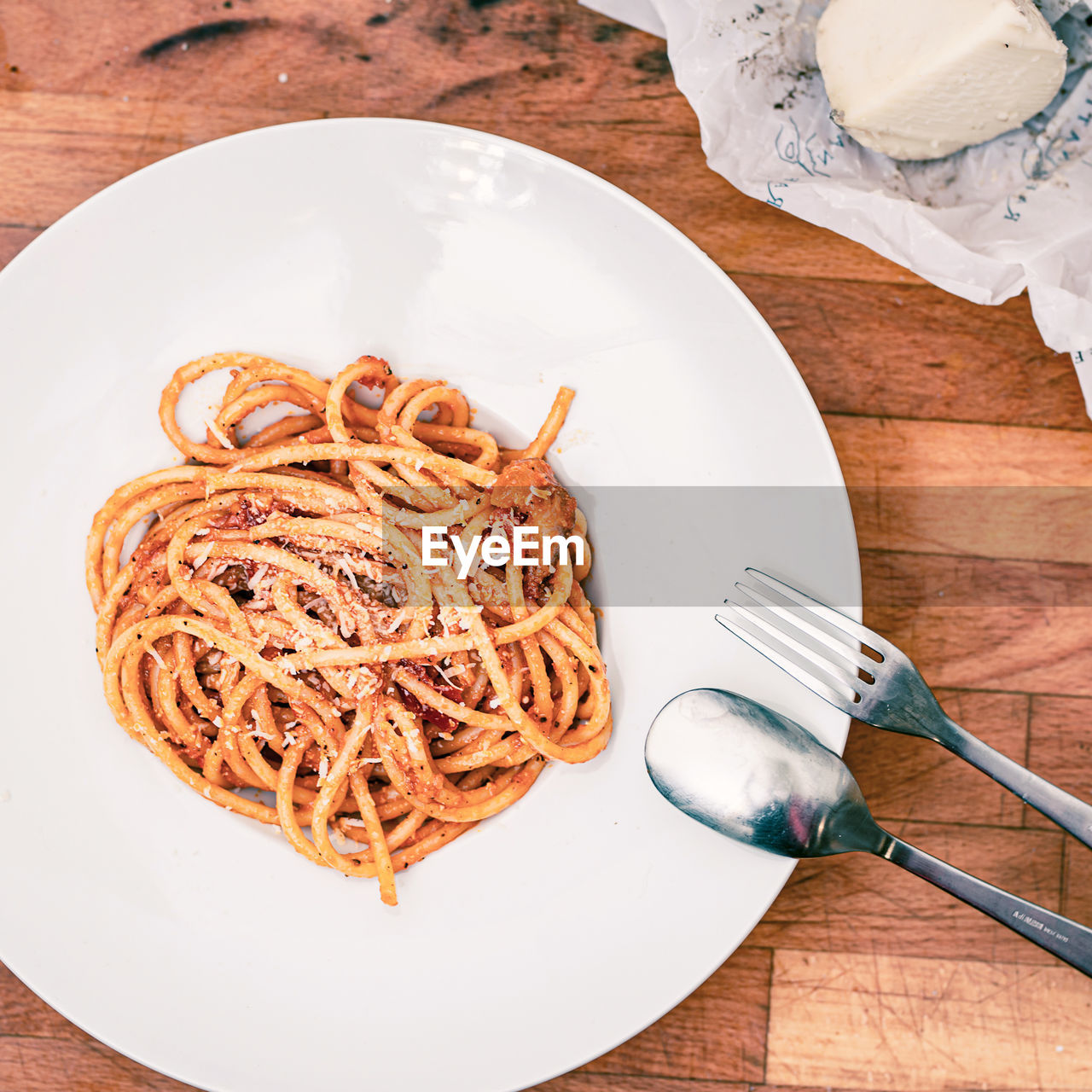 HIGH ANGLE VIEW OF FOOD ON PLATE