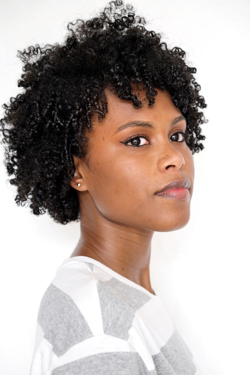 CLOSE-UP PORTRAIT OF A SERIOUS YOUNG WOMAN