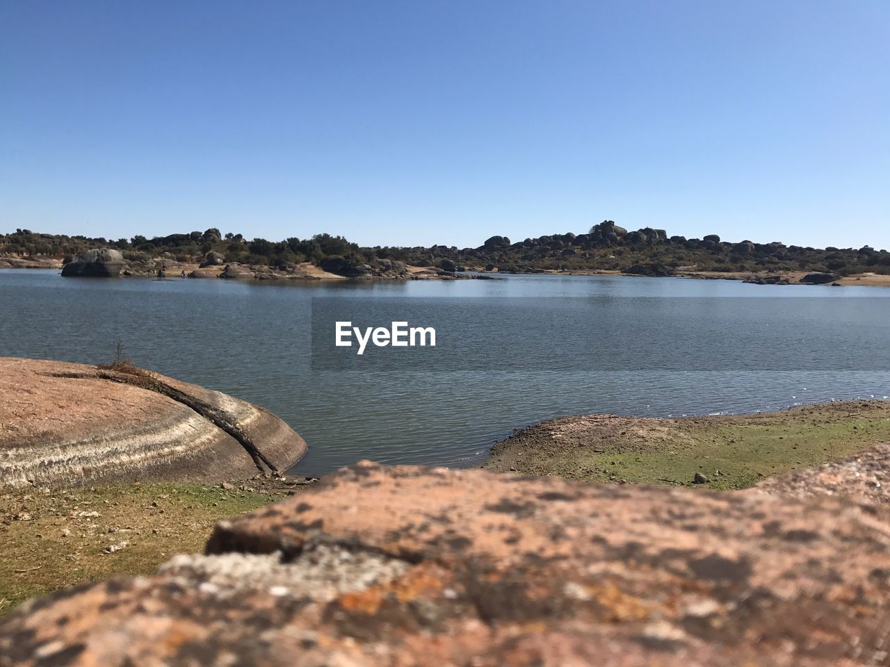 SCENIC VIEW OF RIVER AGAINST CLEAR BLUE SKY