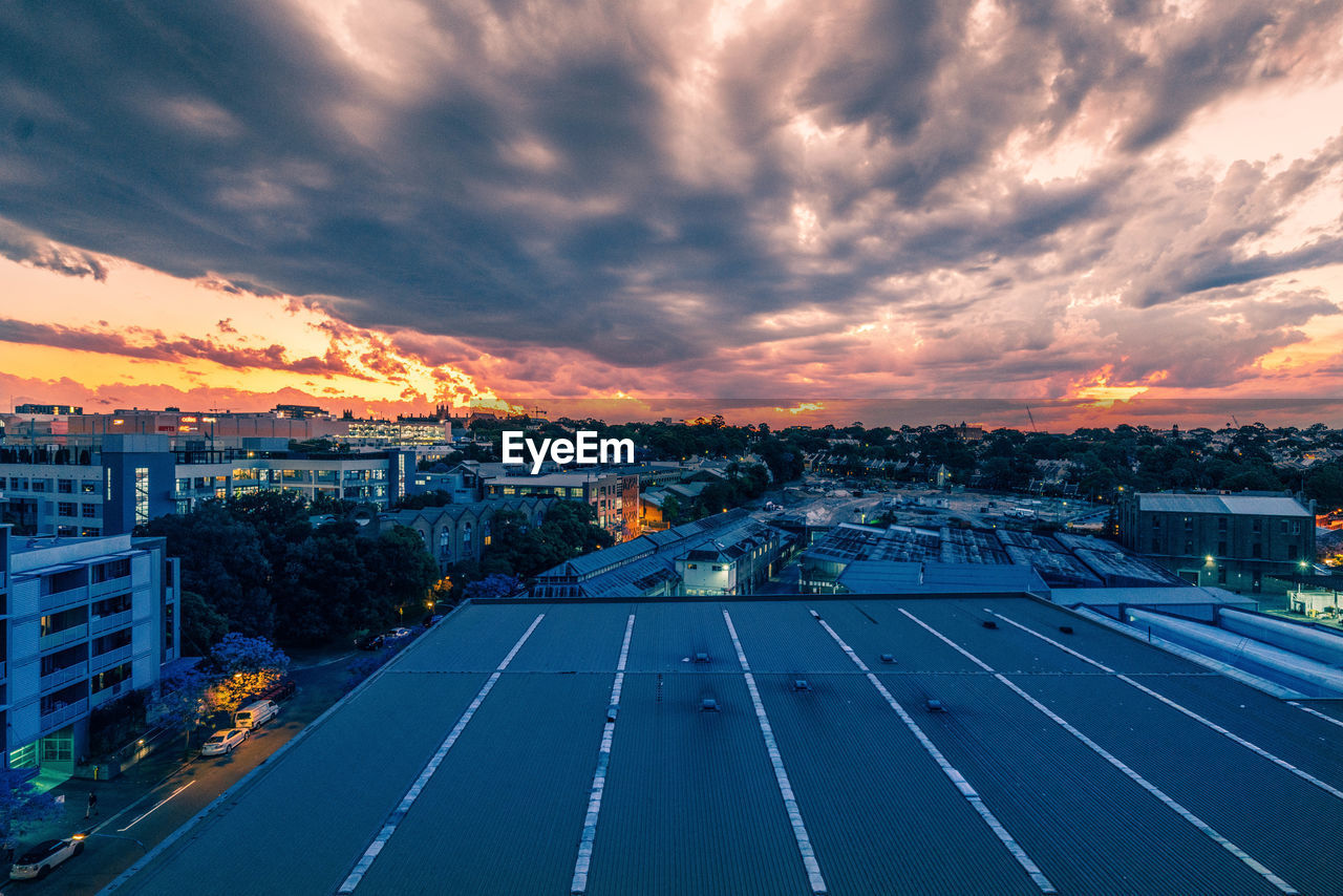 VIEW OF CITYSCAPE AT SUNSET