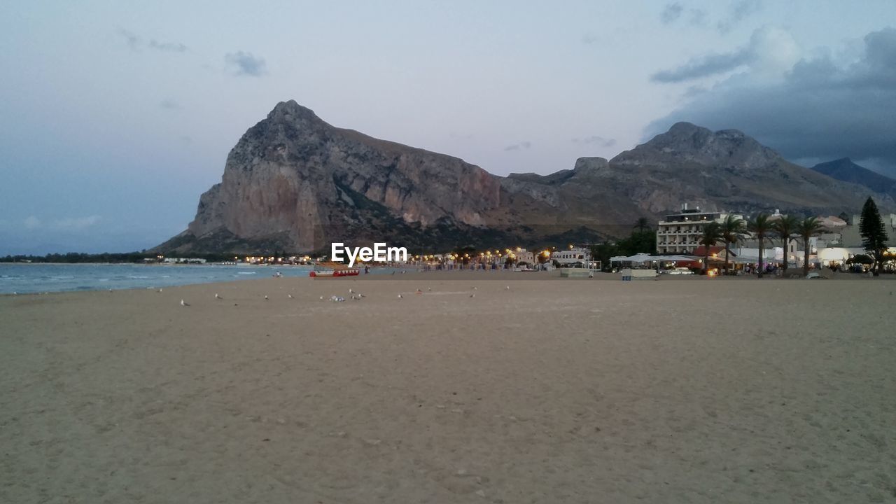 PANORAMIC VIEW OF BEACH AGAINST SKY