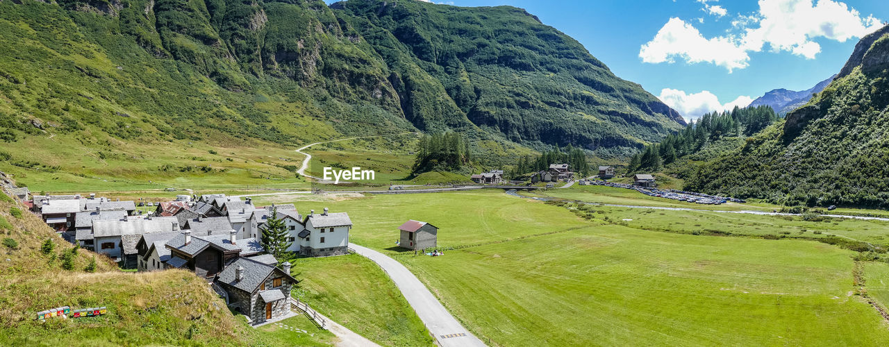 PANORAMIC VIEW OF MOUNTAINS AGAINST SKY