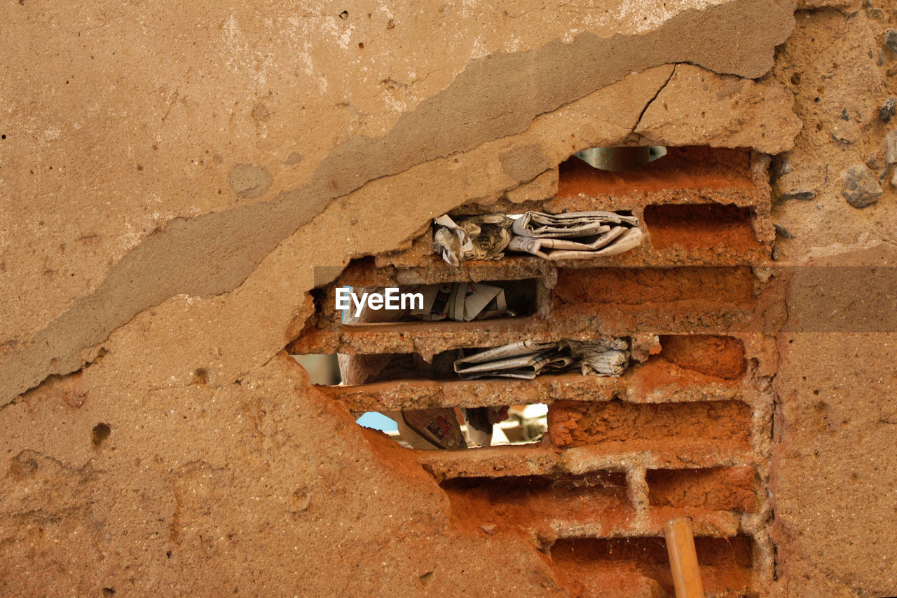 FULL FRAME SHOT OF OLD WALL