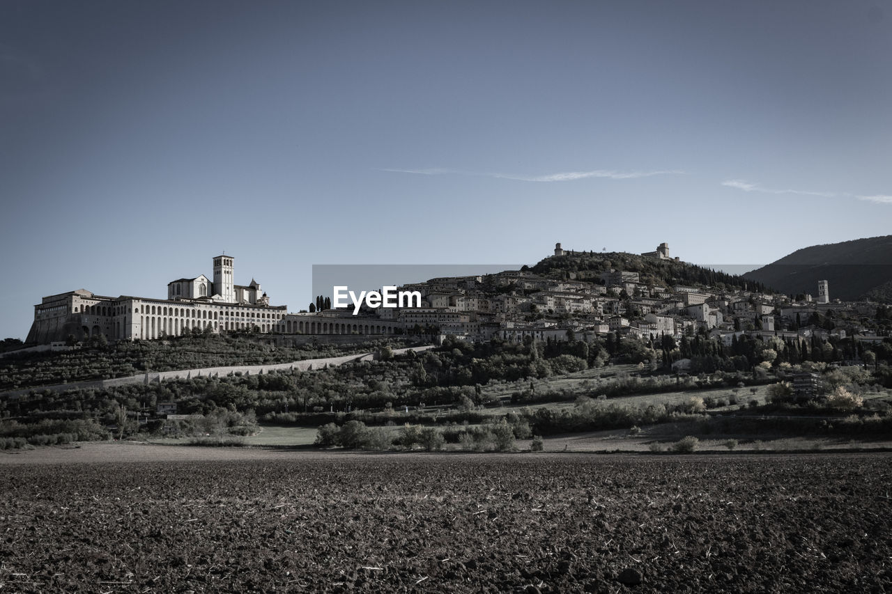 BUILT STRUCTURE ON LANDSCAPE AGAINST SKY