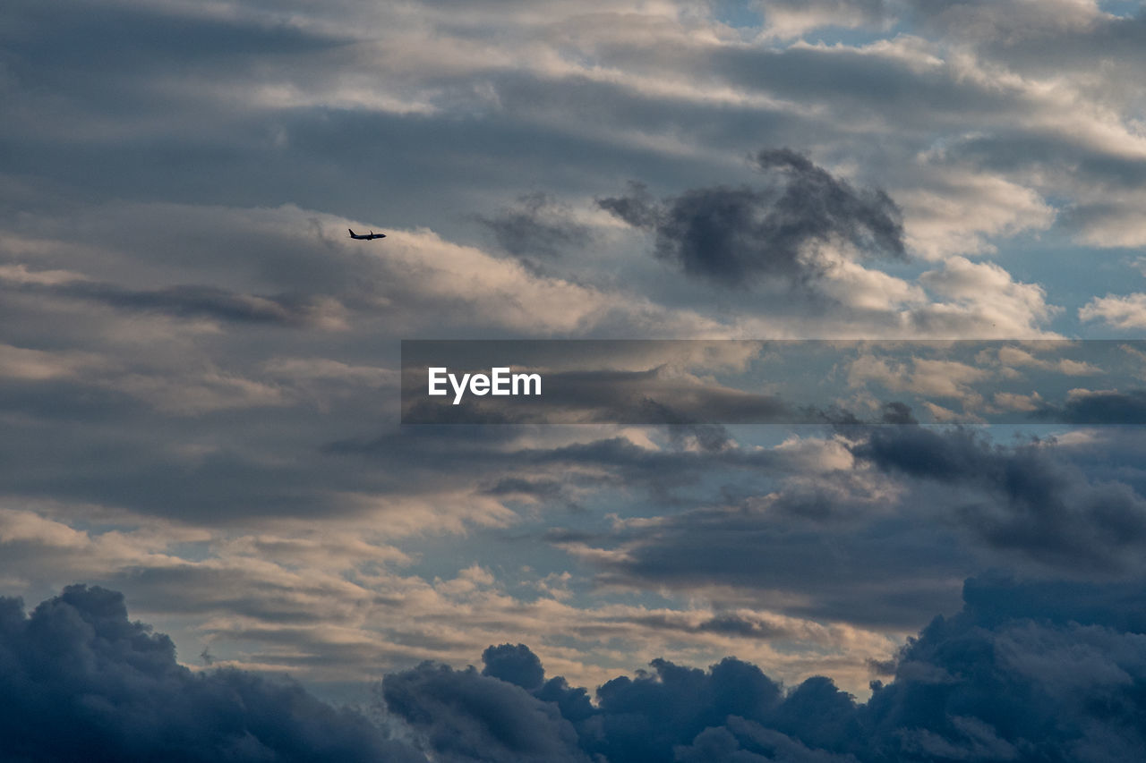 LOW ANGLE VIEW OF CLOUDSCAPE AGAINST SKY