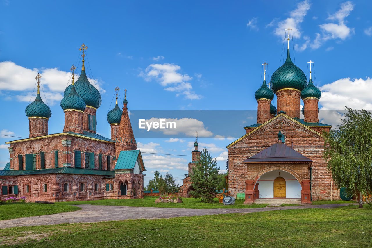 View of temple ensemble in korovniki, yaroslavl, russia