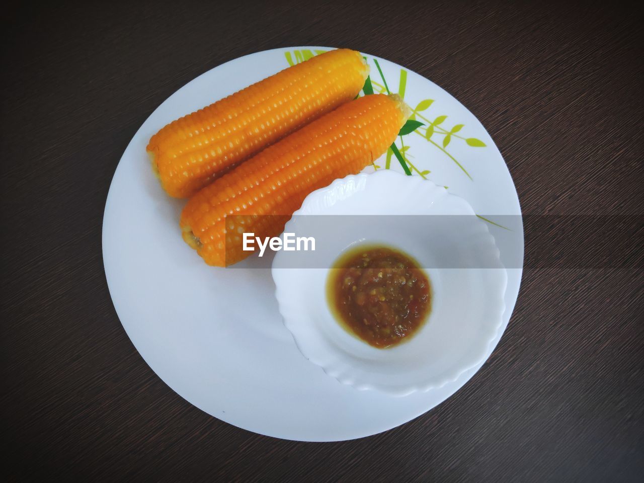 HIGH ANGLE VIEW OF FOOD IN PLATE