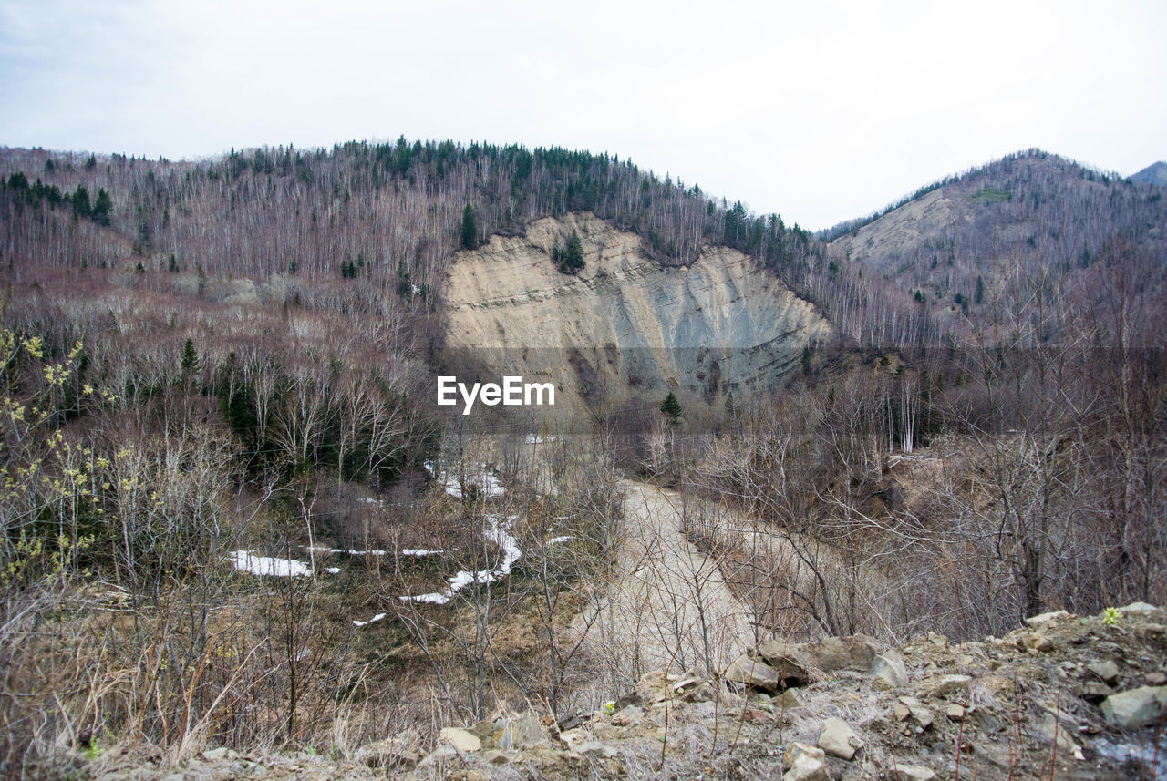 PANORAMIC VIEW OF LANDSCAPE AND MOUNTAIN RANGE