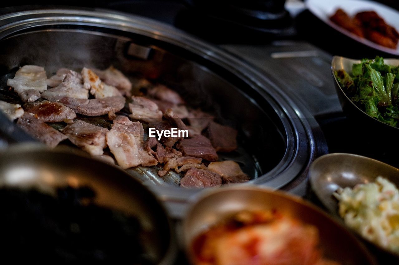 CLOSE-UP OF MEAT IN BOWL