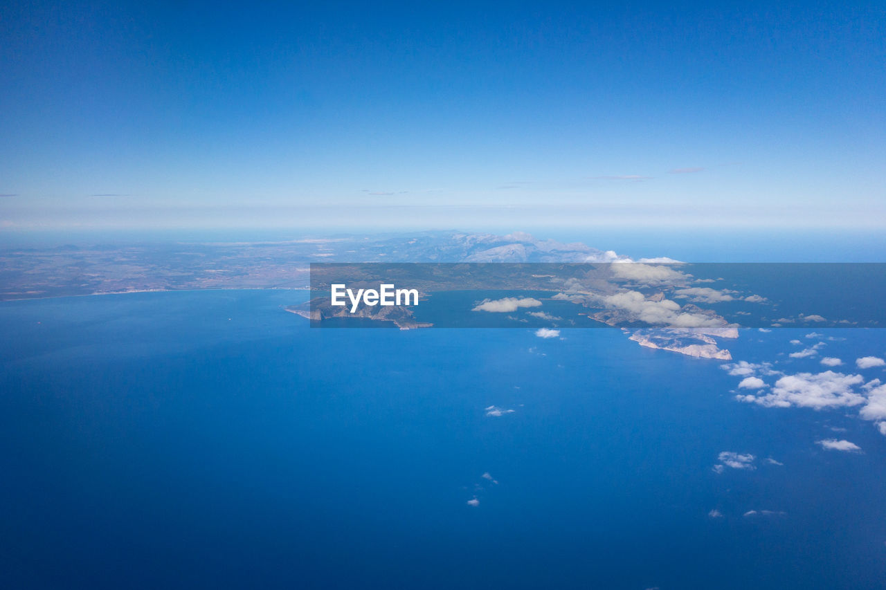 AERIAL VIEW OF SEA AND LANDSCAPE AGAINST SKY