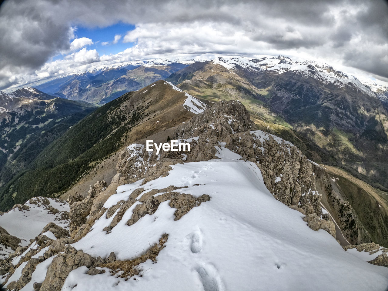 SCENIC VIEW OF SNOWCAPPED MOUNTAINS AGAINST SKY DURING WINTER