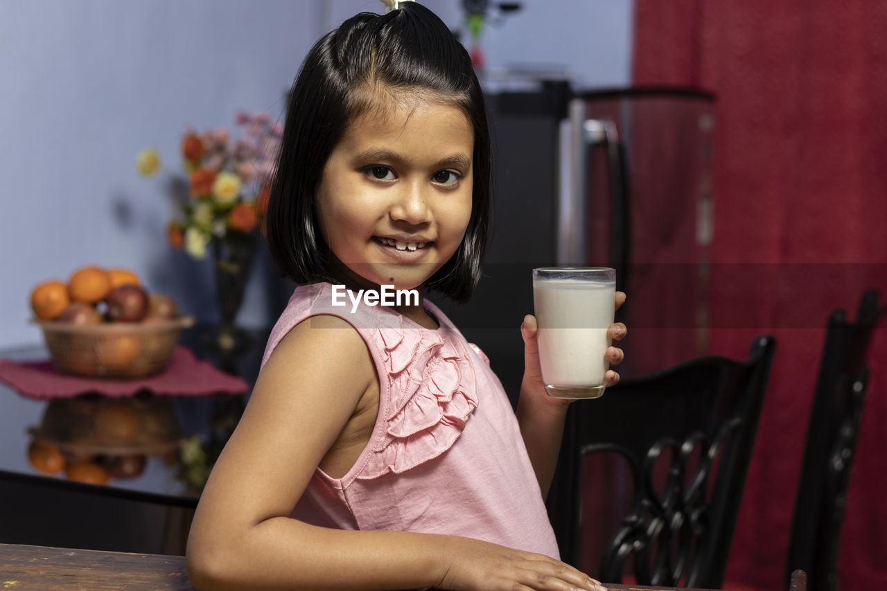 PORTRAIT OF SMILING GIRL WITH COFFEE