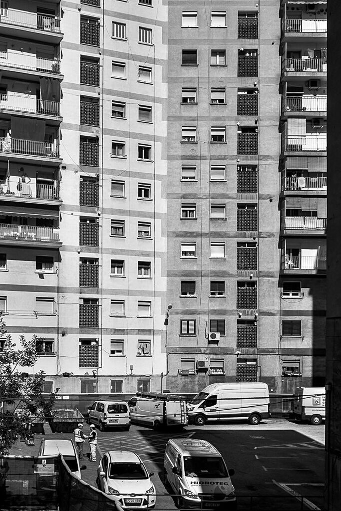 VIEW OF BUILDINGS IN CITY