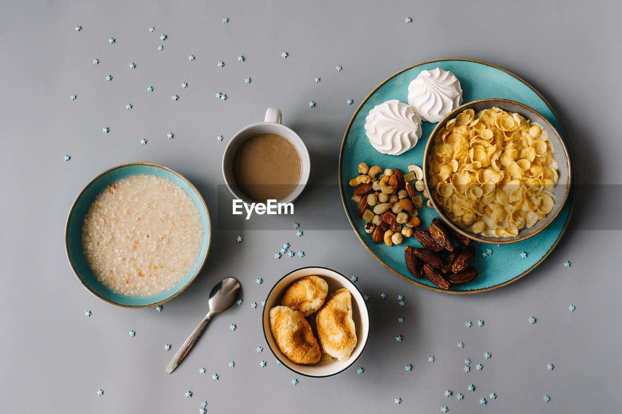 HIGH ANGLE VIEW OF BREAKFAST