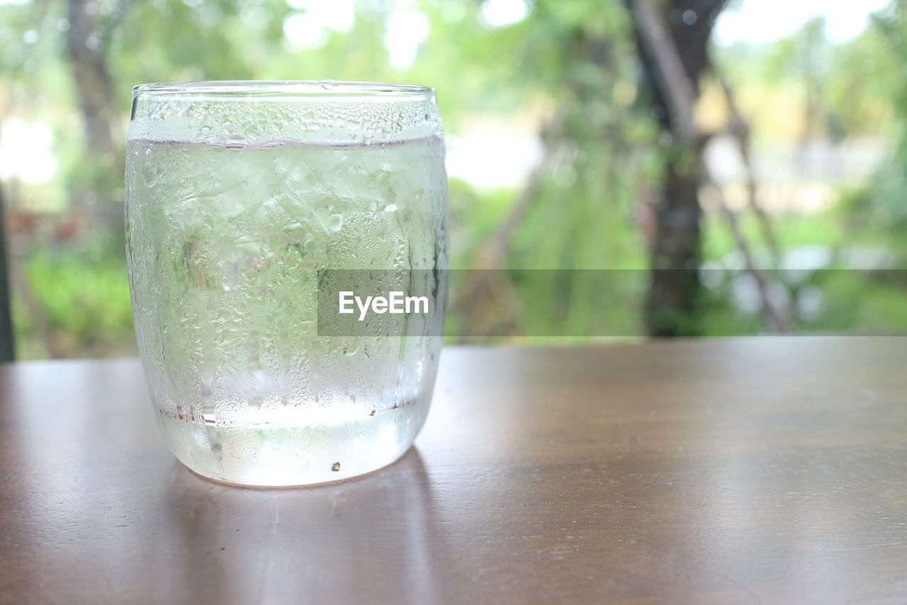 CLOSE-UP OF DRINK ON TABLE